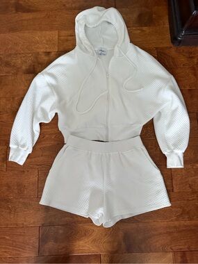 Bonds White Quilted Hoodie & Shorts Set